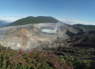 Il cratere del vulcano Poás
