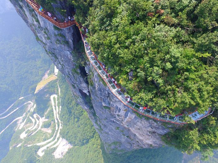 Passerella Spirale del drago, in Cina