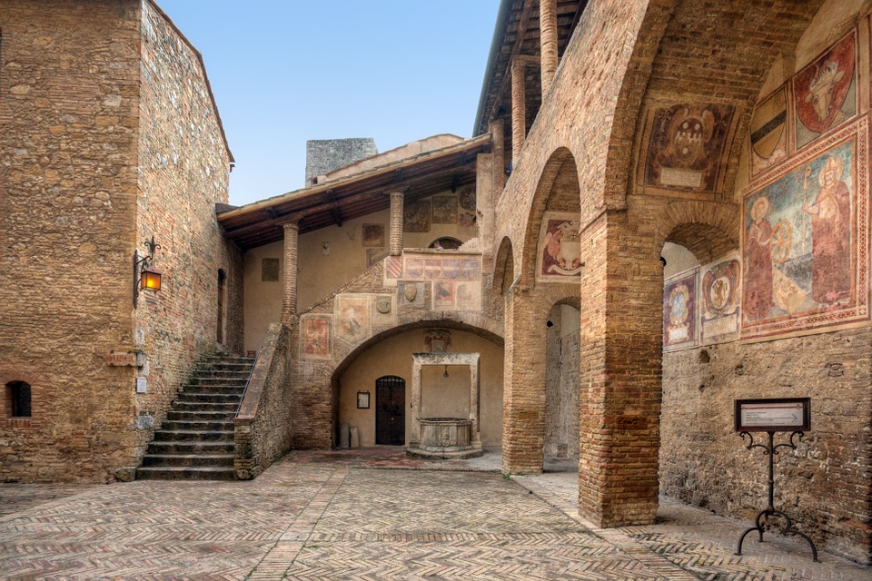 Affreschi a San Gimignano