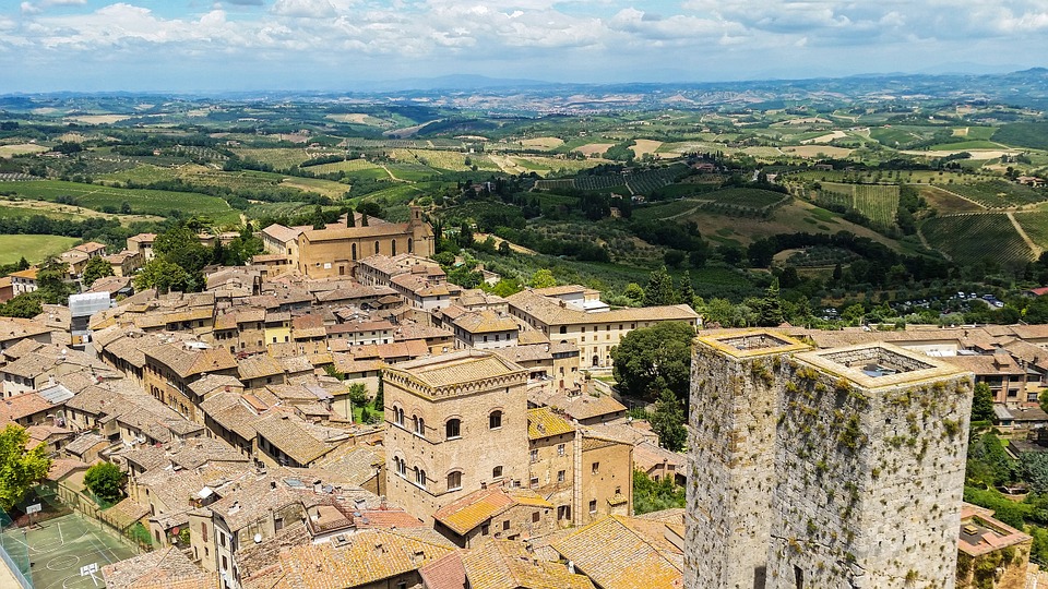 Due delle tante torri di San Gimignano