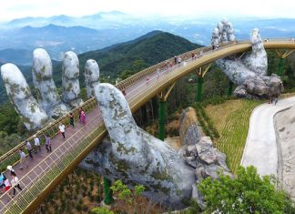 Il ponte che si appoggia su due mani, in vietnam